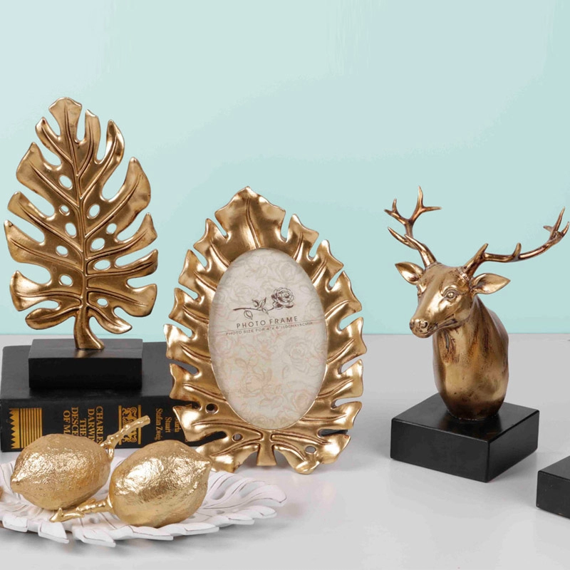 鹿の装飾が施されたレジンMonsteradeliciosaリーフコレクション