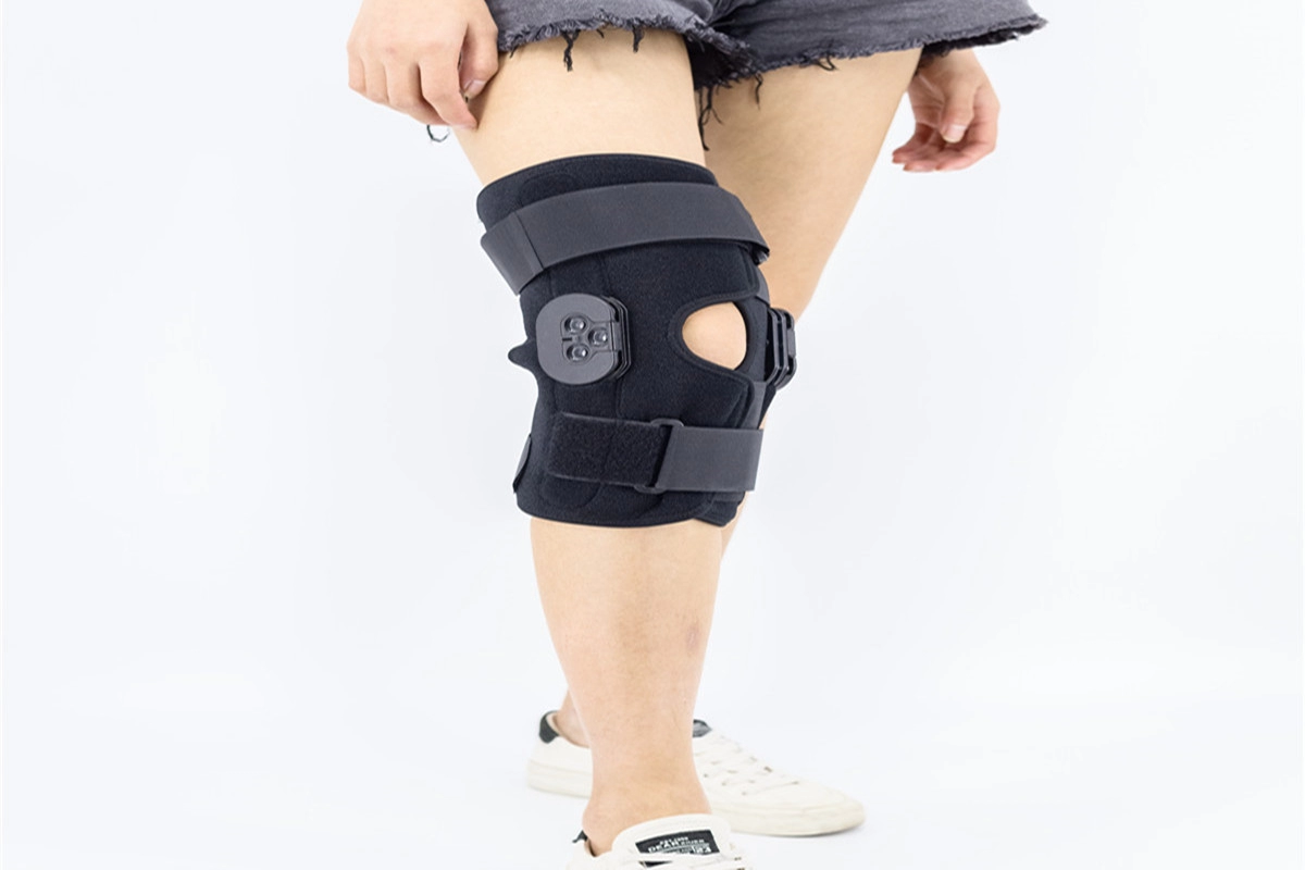 ACLヒンジ付き膝ラップアラウンドOKクロスラミネート通気性ネオプレンライナーオープン膝蓋骨付き