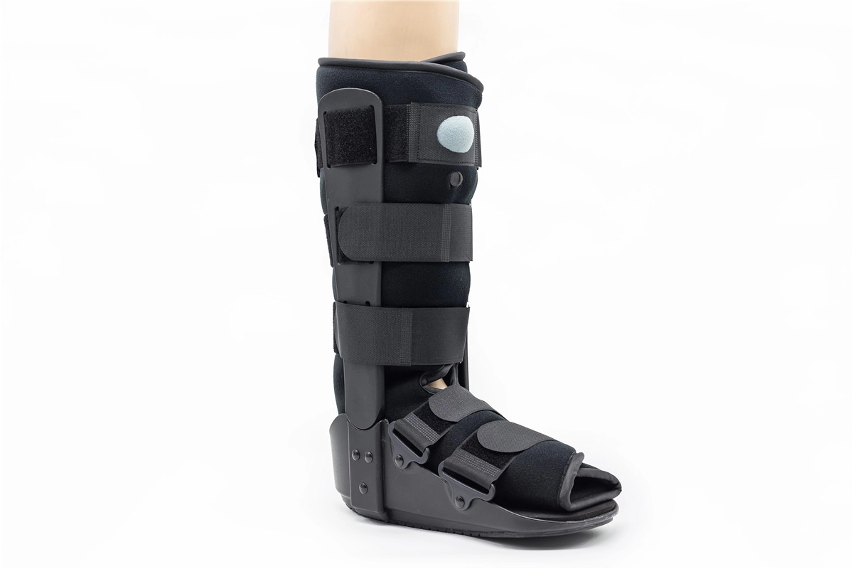 整形外科用 17 インチ ポリおよび空気圧フォーム歩行器 プラスチック骨折および TPR 潰瘍のあるブーツ ブレース