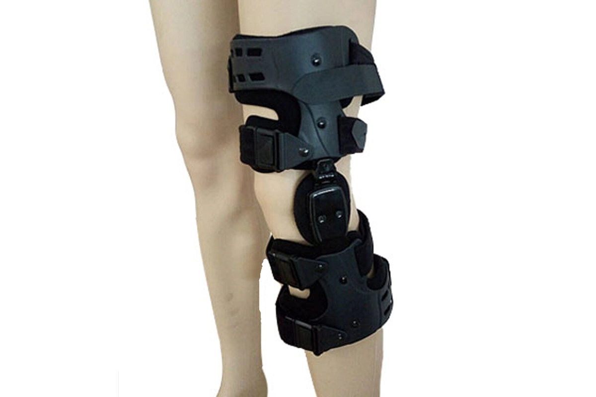 ヒンジ付きOA膝固定装置の荷降ろしFDACEISO13485規格に準拠した変形性関節症レッグブレース