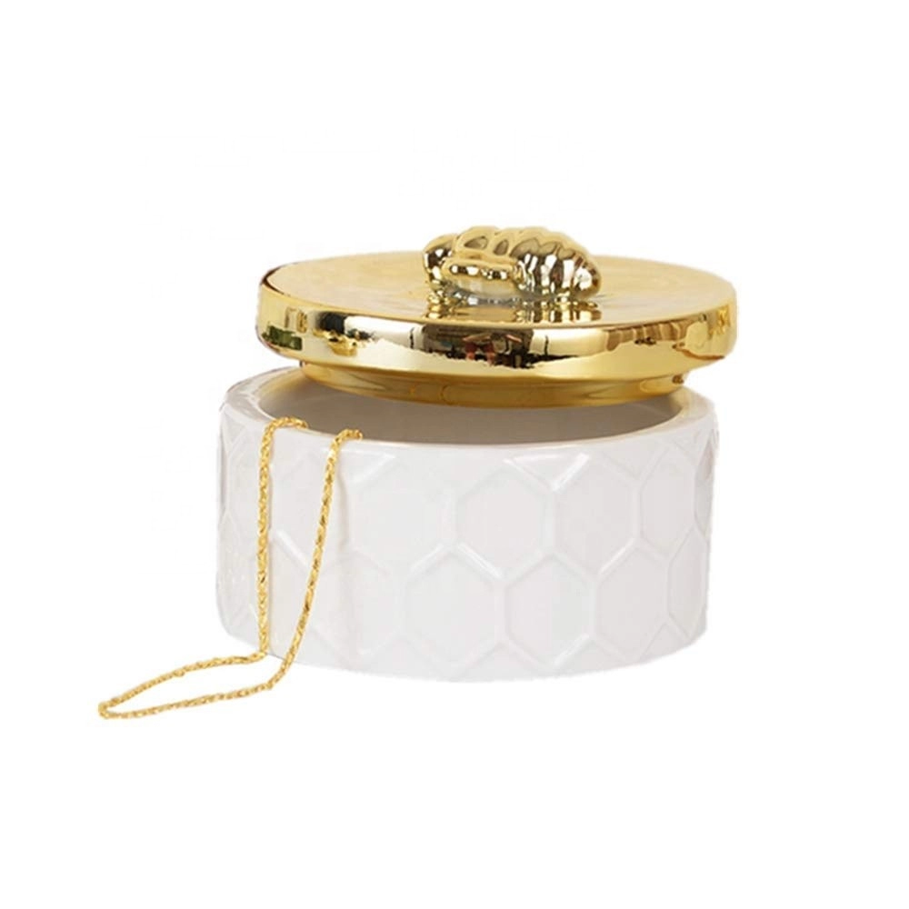 金蜂のふたが付いている手作りの陶磁器の宝石箱