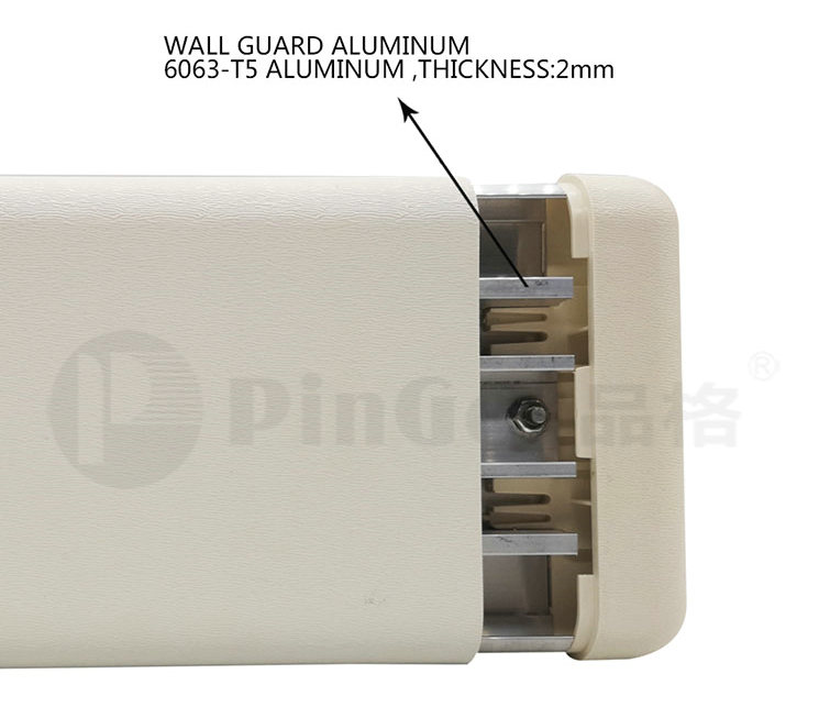 4 インチ (102 mm) の壁バンパー レール プロテクターは壁から 1 インチ (25 mm) 延長します。