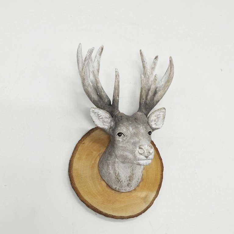樹脂製鹿の頭壁掛け、木製洗面器付き