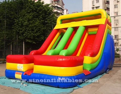 SinoInflatablesの子供向けスライド付き18フィートハイダブルレーンアドレナリンインフレータブルゲーム