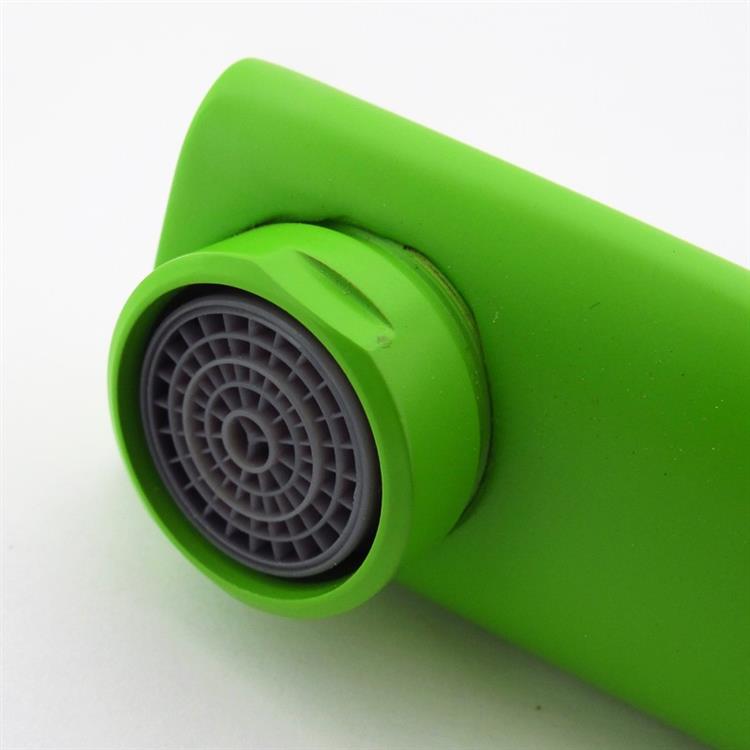 緑色の洗面器の蛇口